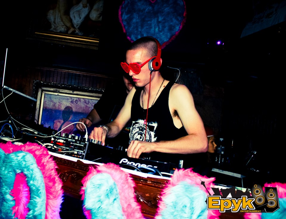 Travisfaction - Vegas/So. California raised DJ/Musician/Producer. | Mojoheadz Records | We don't fake it - we make it!